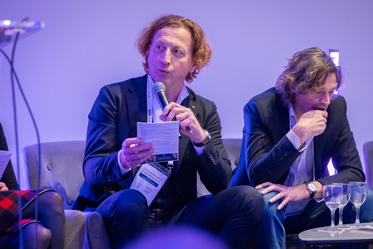Dr Gilles Lesieur intervenant en panel lors d'un congrès de chirurgie réfractive